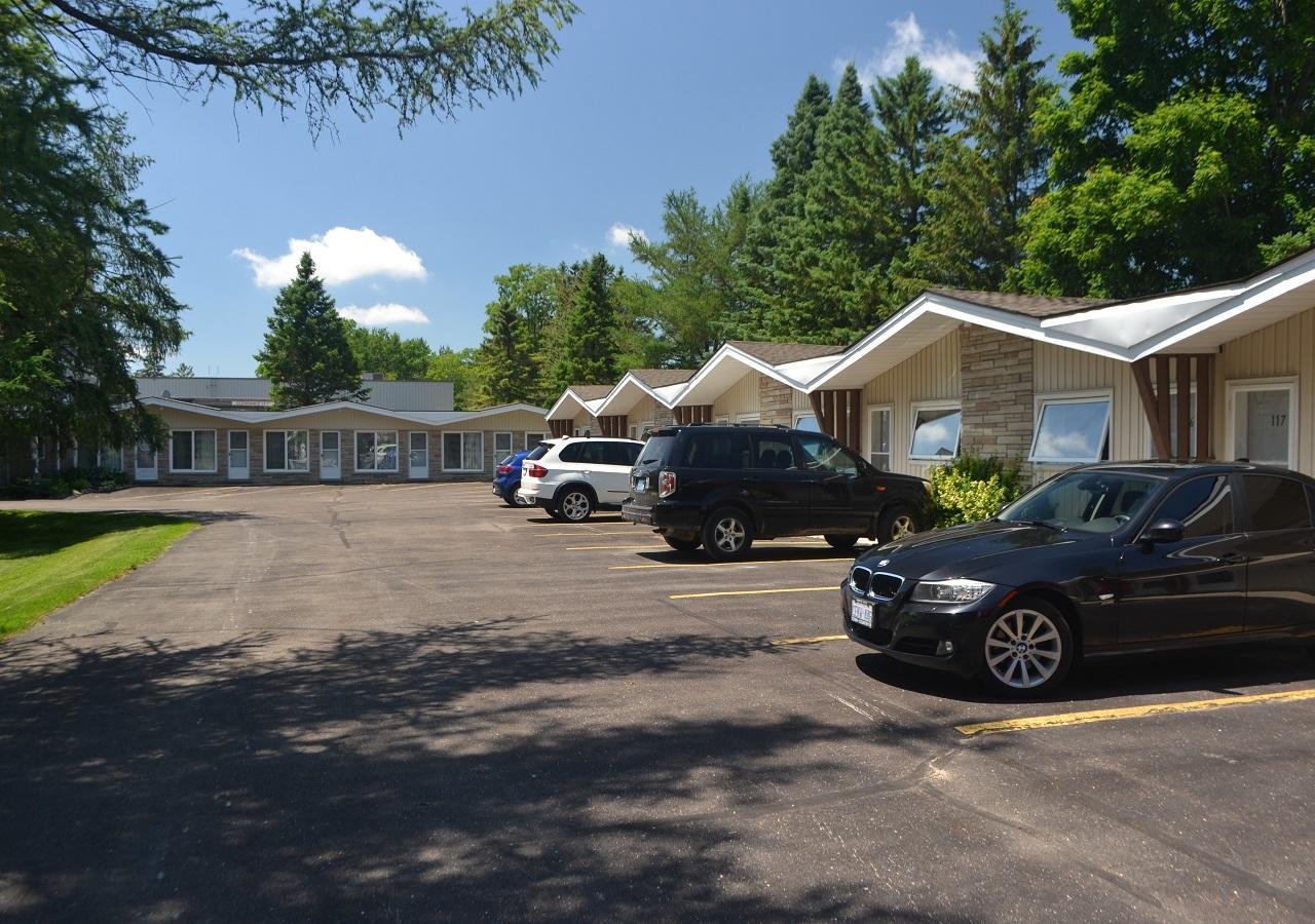 Stratford Suburban Motel Exterior photo